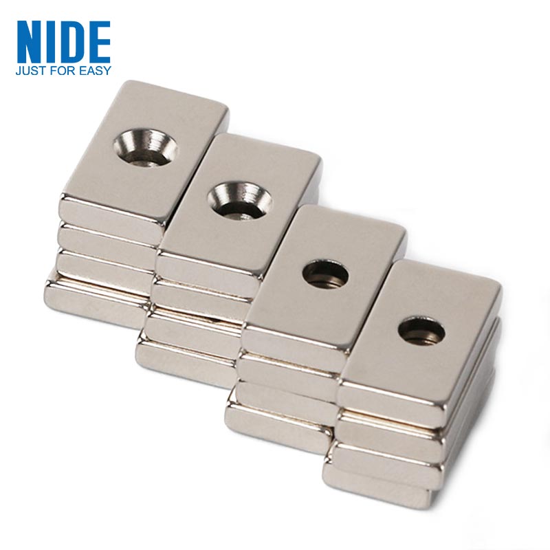 Square Strong Neodymium Magnet Sintered NdFeB Igwe Ọdụdọ nwere oghere